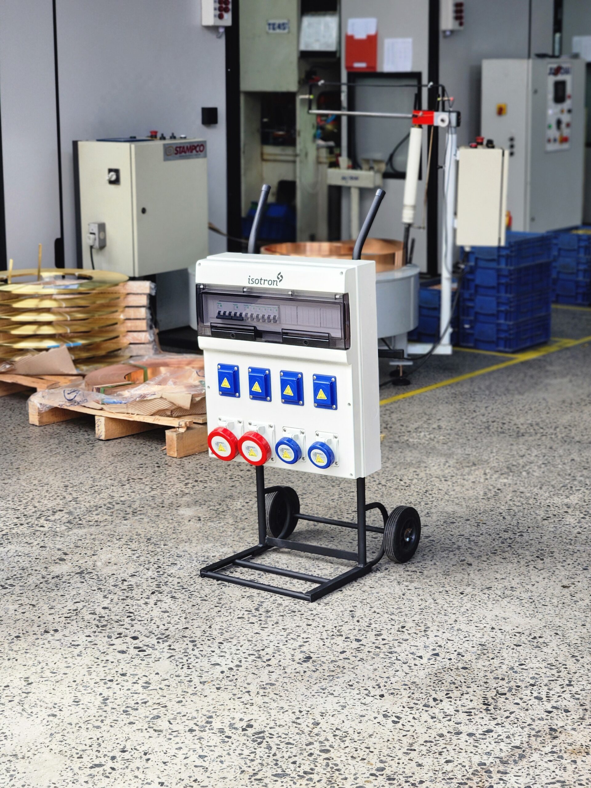 Quadro Robô de Tomadas com Carrinho Isotron 8 saídas - quadro de tomadas para canteiro de obras IP66